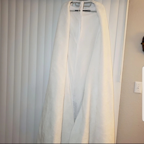 Hooded White Plush Cloak - Picture 2 of 3